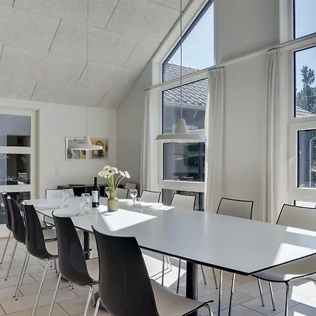 Lova - 600m From The Sea By Interhome *