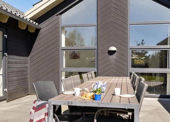 Lova - 600m From The Sea By Interhome