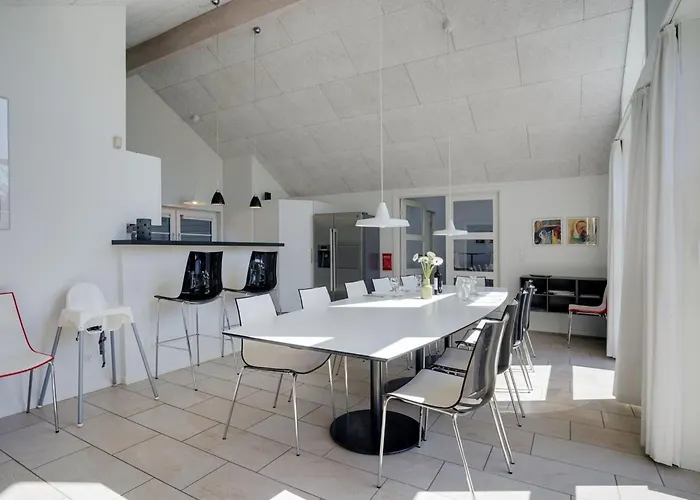 Lova - 600m From The Sea By Interhome