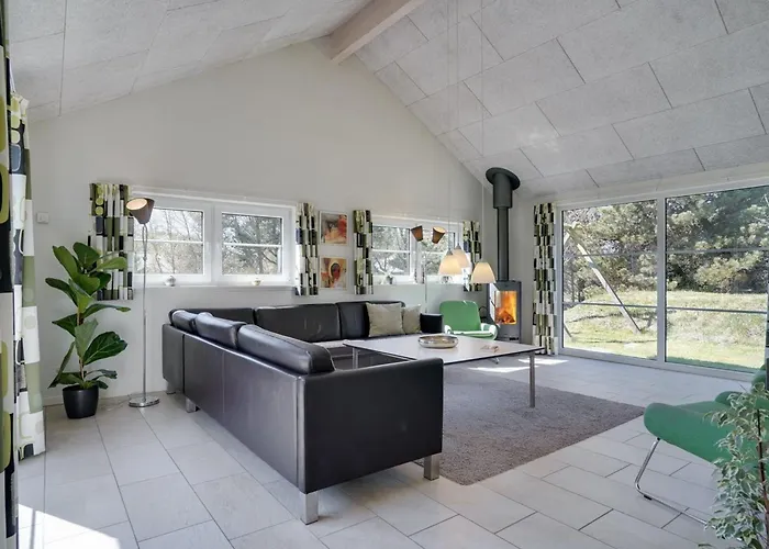 Lova - 600m From The Sea By Interhome 펜션